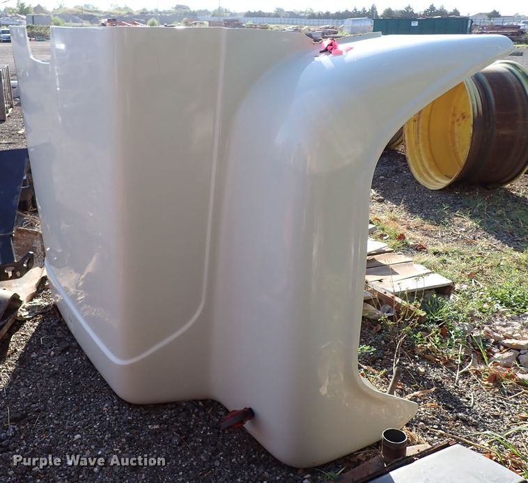 image for item IN9746 Mack R semi truck hood