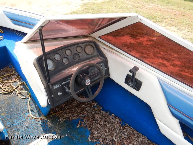 image for item IR9041 1990 Renken 2000  boat