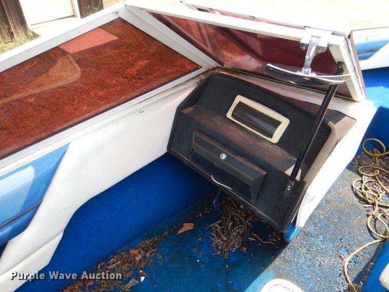 image for item IR9041 1990 Renken 2000  boat