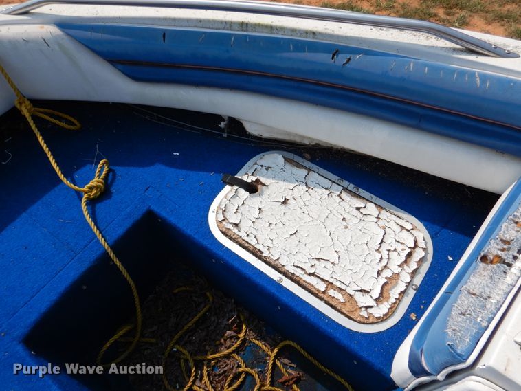 image for item IR9041 1990 Renken 2000  boat