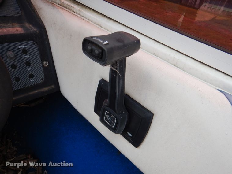 image for item IR9041 1990 Renken 2000  boat