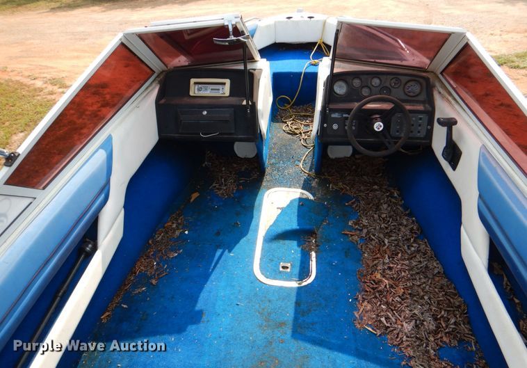 image for item IR9041 1990 Renken 2000  boat