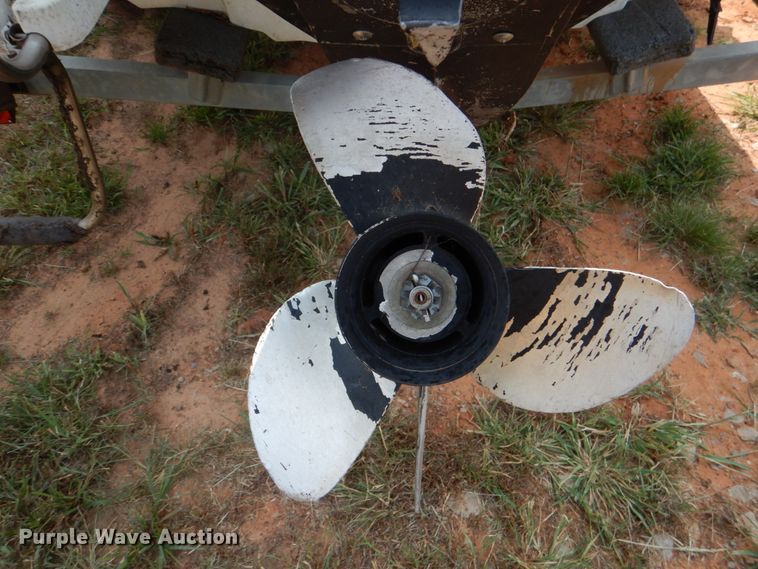 image for item IR9041 1990 Renken 2000  boat