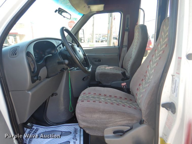 image for item IR9189 1997 Ford Econoline E350  shuttle bus