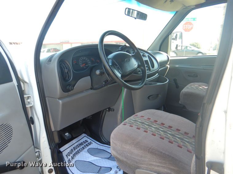 image for item IR9189 1997 Ford Econoline E350  shuttle bus