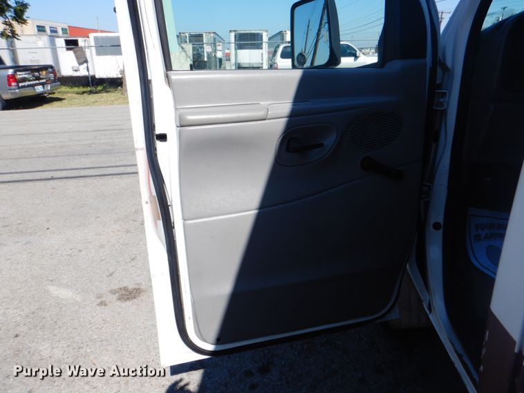 image for item IR9189 1997 Ford Econoline E350  shuttle bus