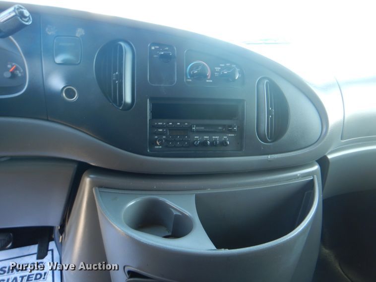 image for item IR9189 1997 Ford Econoline E350  shuttle bus