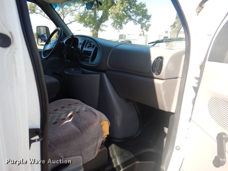 image for item IR9189 1997 Ford Econoline E350  shuttle bus