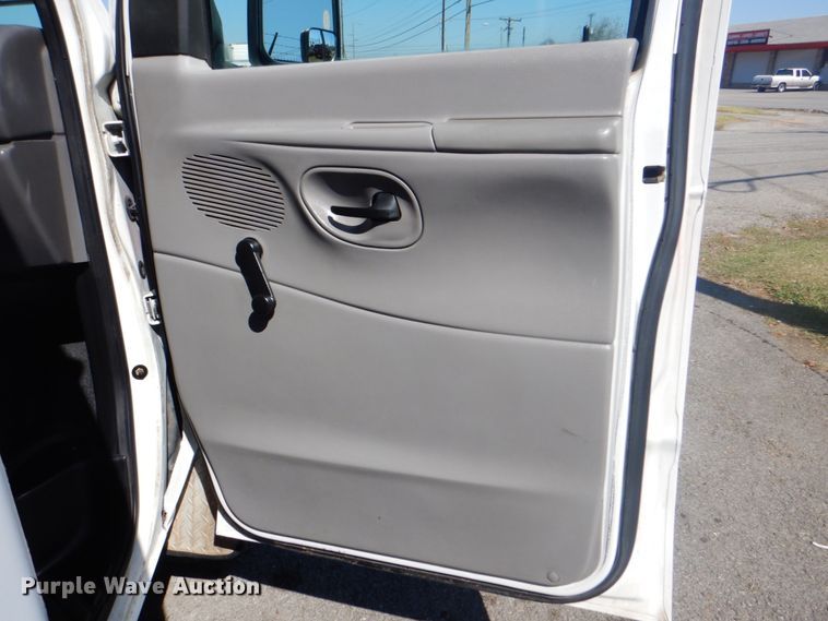 image for item IR9189 1997 Ford Econoline E350  shuttle bus