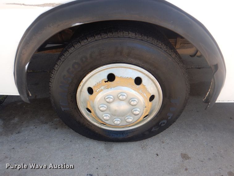 image for item IR9189 1997 Ford Econoline E350  shuttle bus