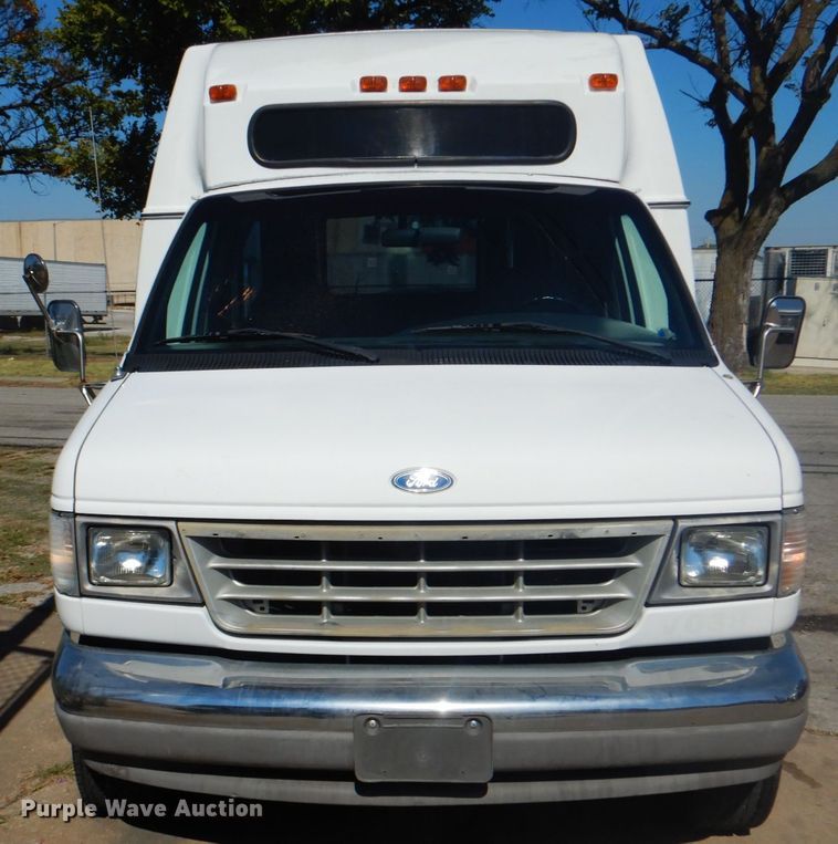 image for item IR9195 1996 Ford Econoline E350  shuttle bus