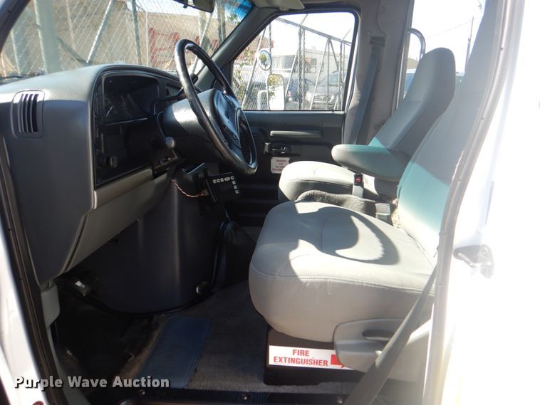 image for item IR9195 1996 Ford Econoline E350  shuttle bus