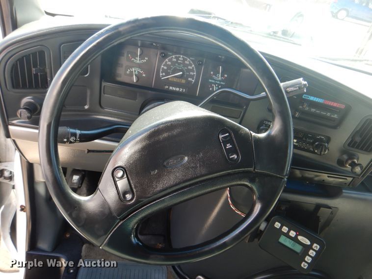 image for item IR9195 1996 Ford Econoline E350  shuttle bus