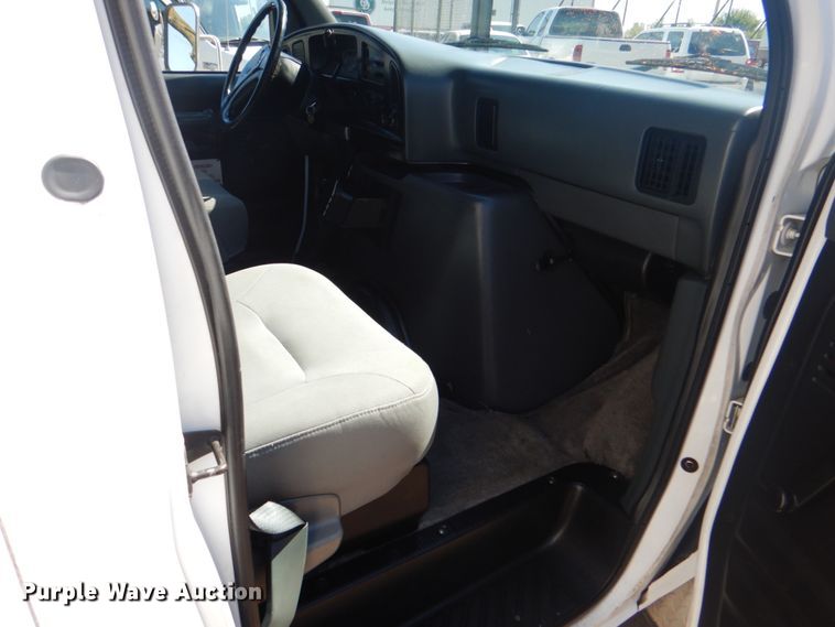 image for item IR9195 1996 Ford Econoline E350  shuttle bus