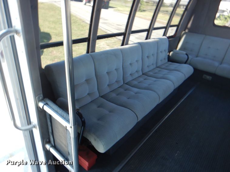 image for item IR9195 1996 Ford Econoline E350  shuttle bus