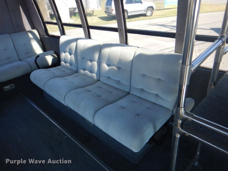 image for item IR9195 1996 Ford Econoline E350  shuttle bus