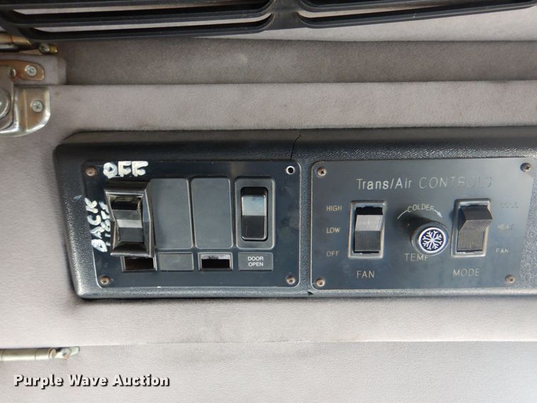 image for item IR9195 1996 Ford Econoline E350  shuttle bus