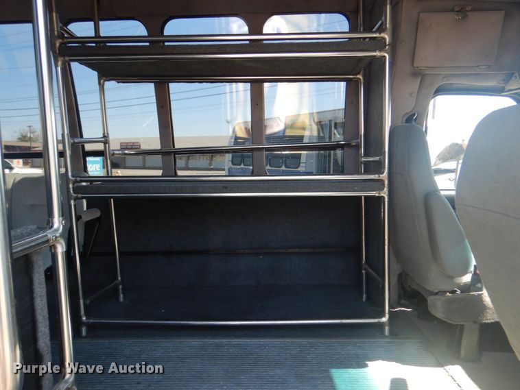 image for item IR9195 1996 Ford Econoline E350  shuttle bus