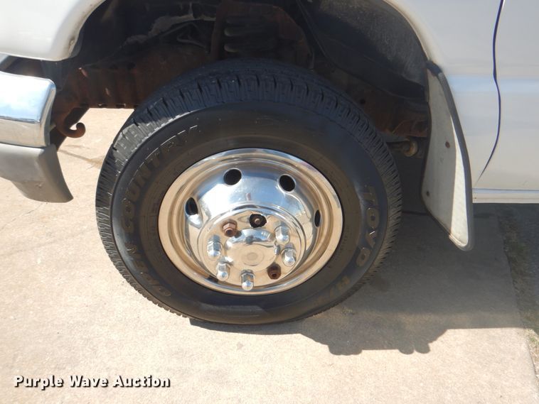 image for item IR9195 1996 Ford Econoline E350  shuttle bus