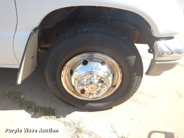 image for item IR9195 1996 Ford Econoline E350  shuttle bus