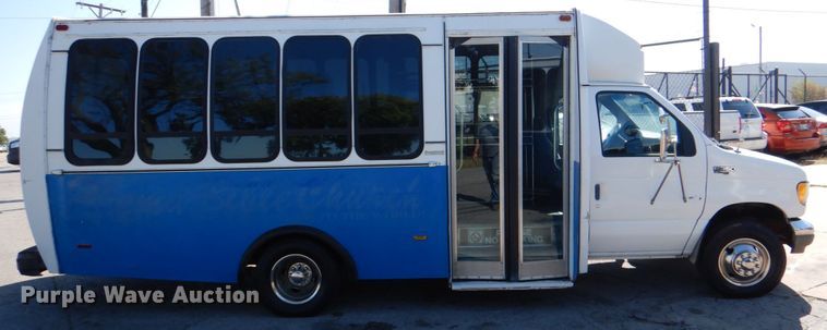 image for item IR9196 1996 Ford Econoline E350  shuttle bus