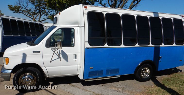 image for item IR9196 1996 Ford Econoline E350  shuttle bus