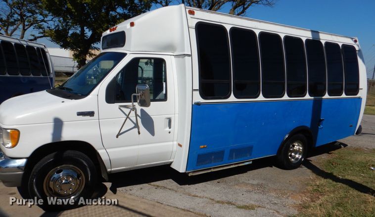 image for item IR9196 1996 Ford Econoline E350  shuttle bus