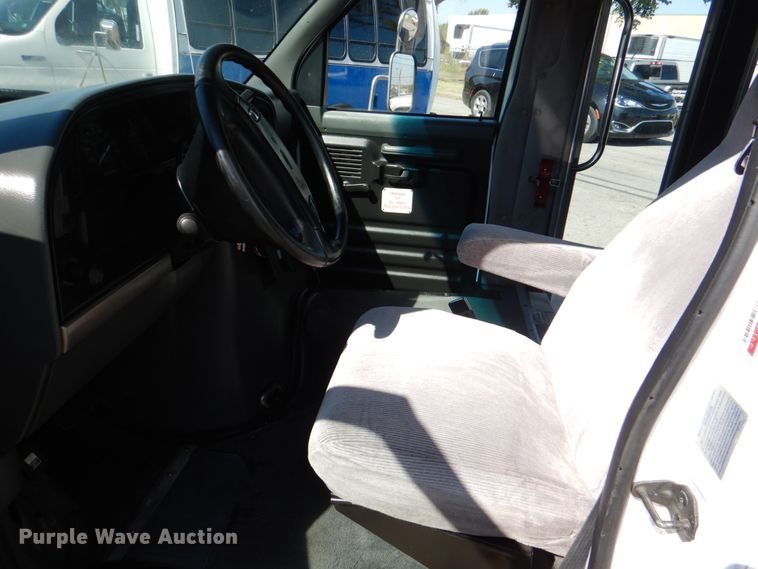 image for item IR9196 1996 Ford Econoline E350  shuttle bus