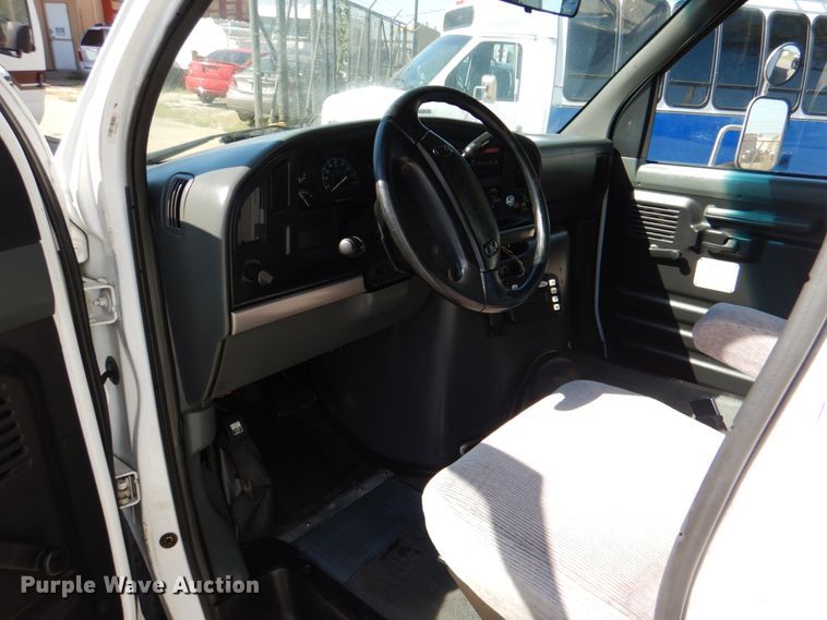 image for item IR9196 1996 Ford Econoline E350  shuttle bus