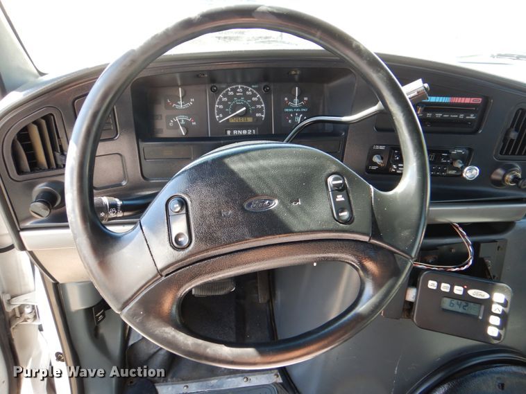 image for item IR9196 1996 Ford Econoline E350  shuttle bus