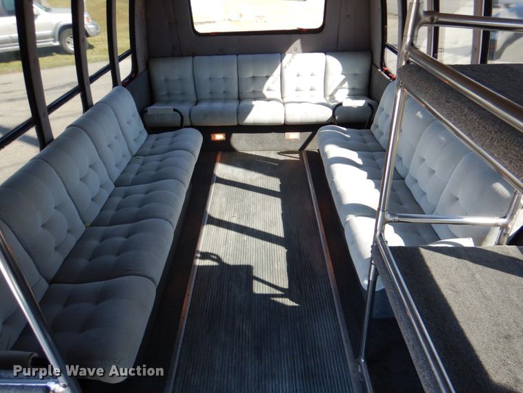 image for item IR9196 1996 Ford Econoline E350  shuttle bus