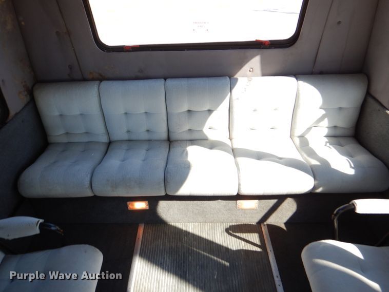 image for item IR9196 1996 Ford Econoline E350  shuttle bus