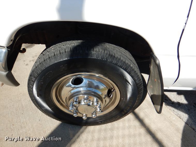 image for item IR9196 1996 Ford Econoline E350  shuttle bus