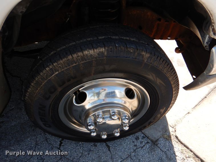 image for item IR9196 1996 Ford Econoline E350  shuttle bus