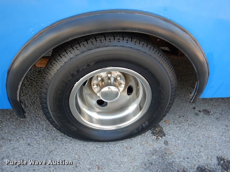 image for item IR9196 1996 Ford Econoline E350  shuttle bus