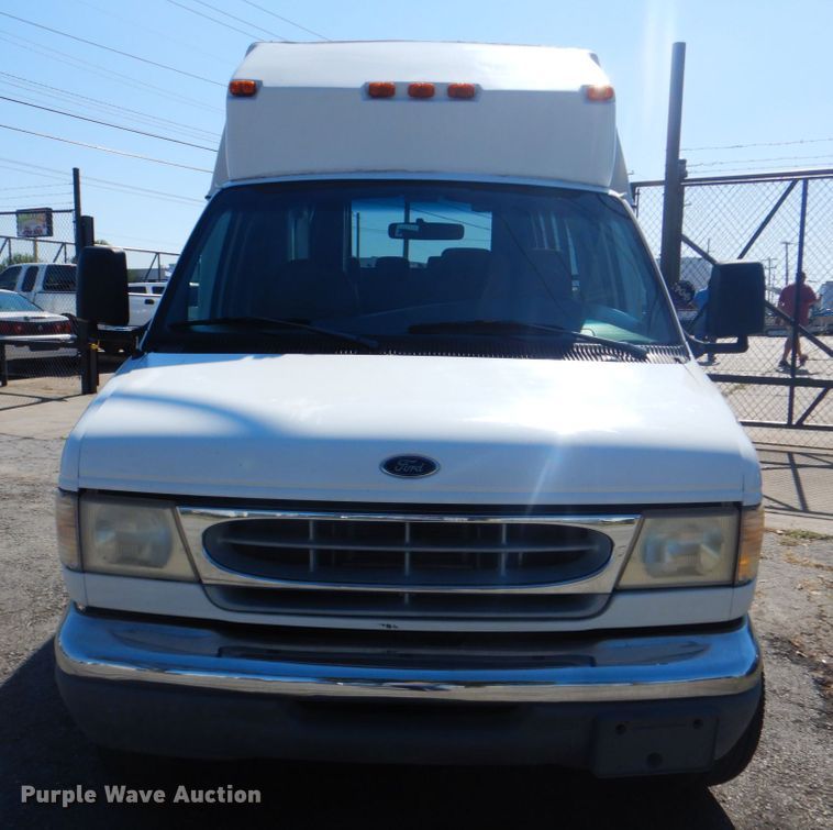 image for item IR9200 1998 Ford Econoline E350  shuttle bus