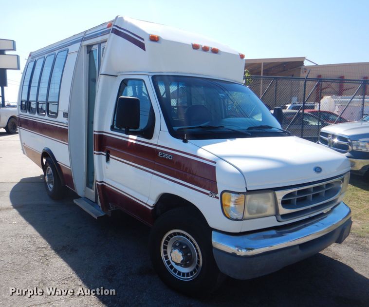 image for item IR9200 1998 Ford Econoline E350  shuttle bus