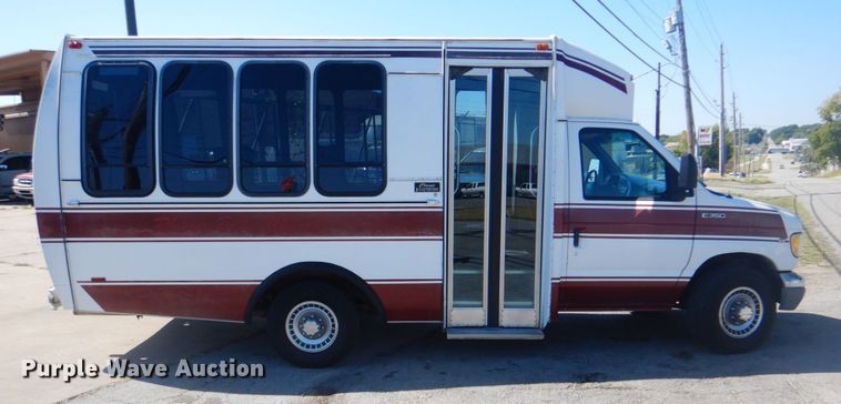 image for item IR9200 1998 Ford Econoline E350  shuttle bus
