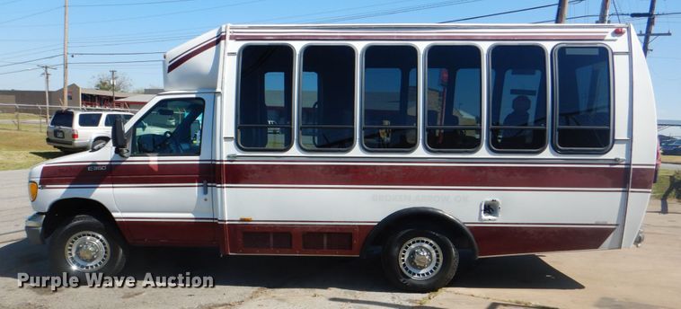 image for item IR9200 1998 Ford Econoline E350  shuttle bus