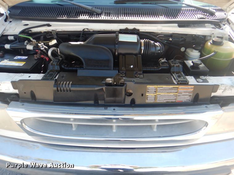 image for item IR9200 1998 Ford Econoline E350  shuttle bus