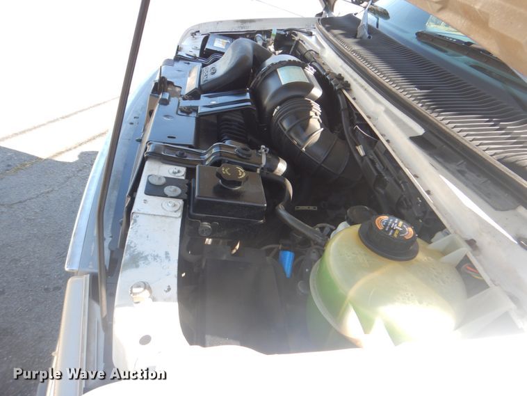 image for item IR9200 1998 Ford Econoline E350  shuttle bus