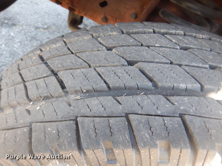 image for item IR9200 1998 Ford Econoline E350  shuttle bus