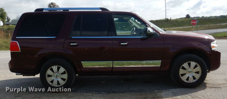 image for item JG9033 2011 Lincoln Navigator  SUV