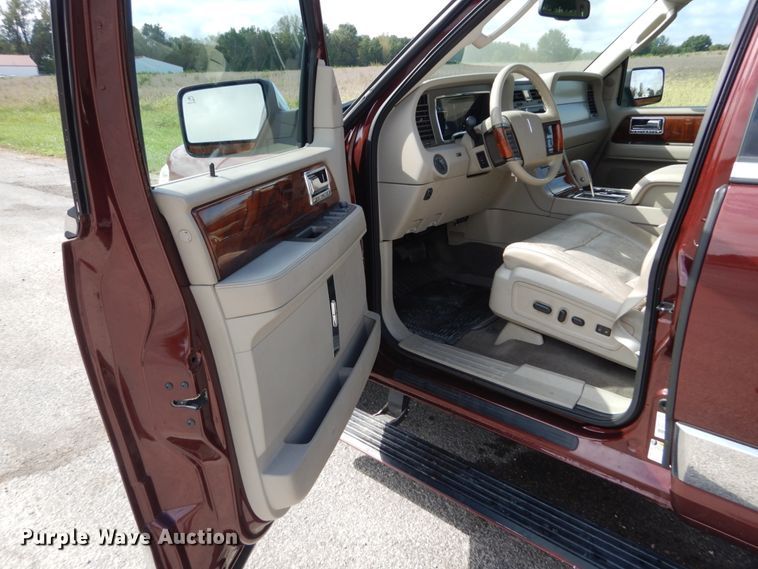 image for item JG9033 2011 Lincoln Navigator  SUV