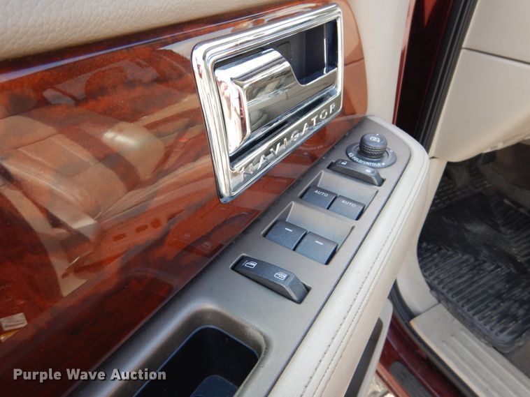 image for item JG9033 2011 Lincoln Navigator  SUV