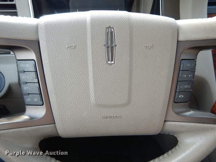 image for item JG9033 2011 Lincoln Navigator  SUV