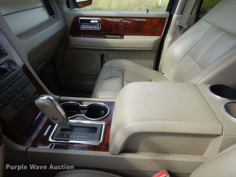 image for item JG9033 2011 Lincoln Navigator  SUV