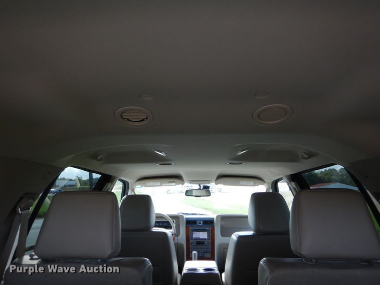 image for item JG9033 2011 Lincoln Navigator  SUV