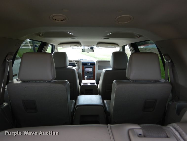 image for item JG9033 2011 Lincoln Navigator  SUV