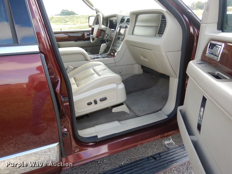 image for item JG9033 2011 Lincoln Navigator  SUV